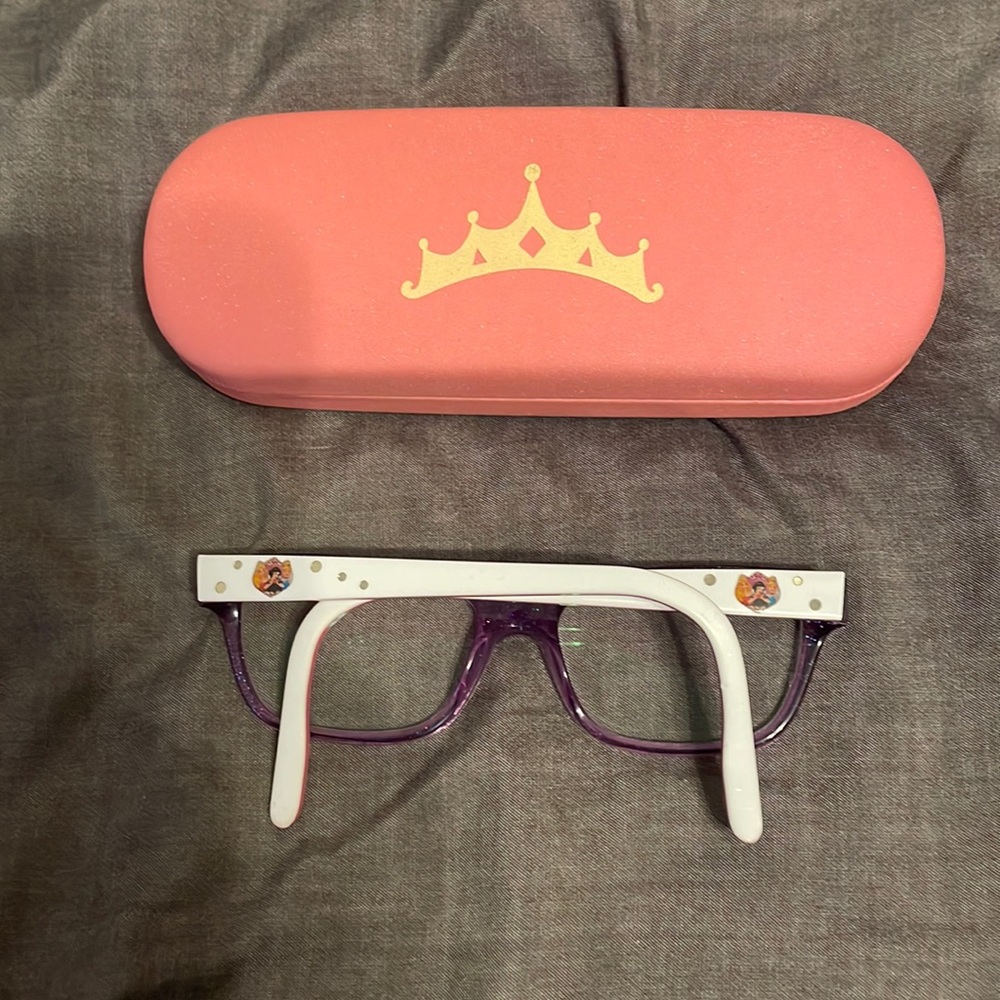 Used girl prescription frames. Case included